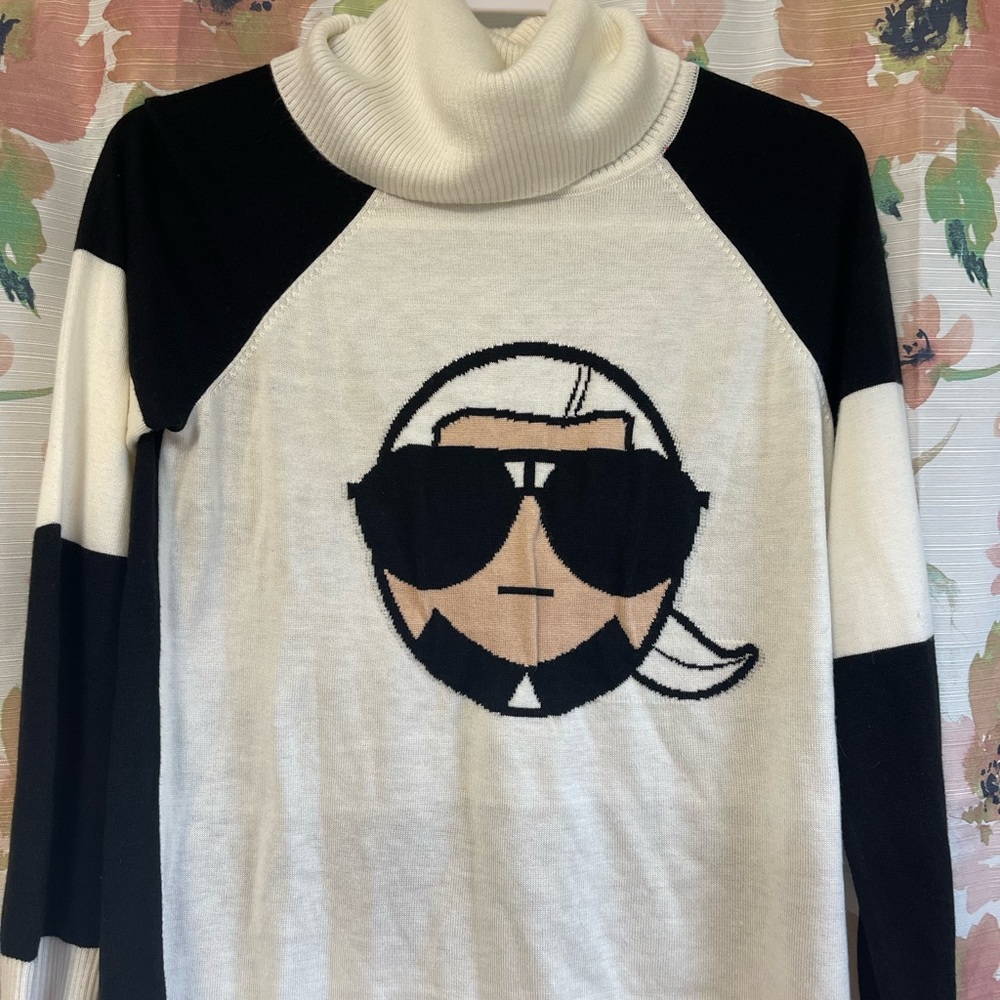Karl Lagerfeld Sweater Size Medium